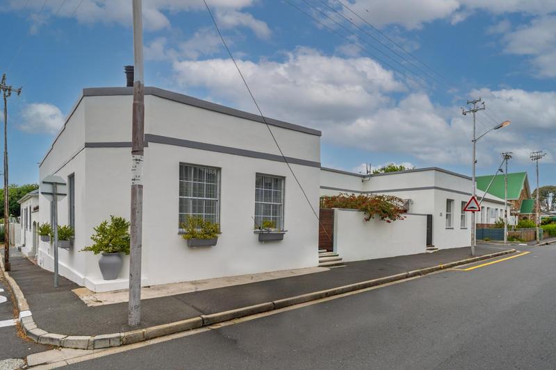 2 Bedroom Property for Sale in Harfield Village Western Cape